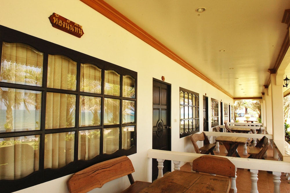 Bansaithong Beach Resort