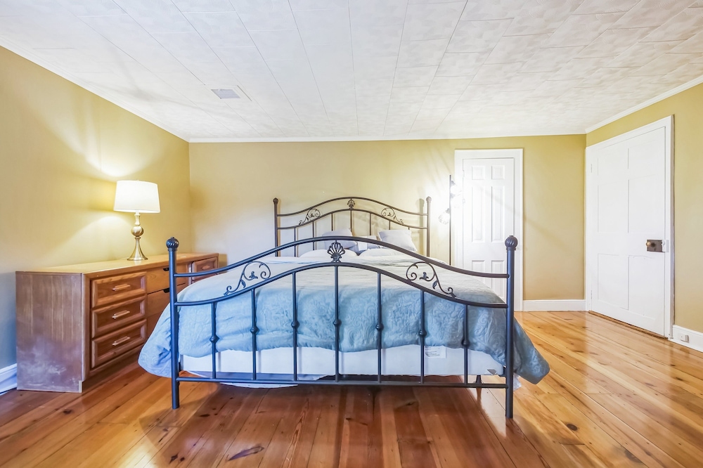 Peaceful Retreat With Scenic Surroundings 4 Bedroom Home