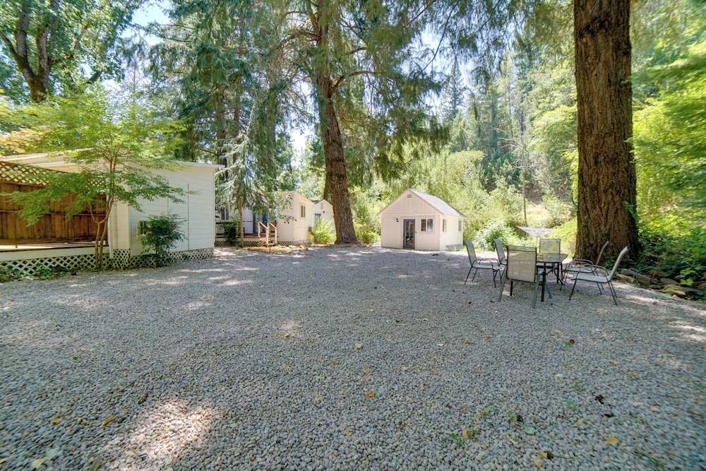 Golf & Hike: Cobb Mountain Cabin in Scenic Forest!