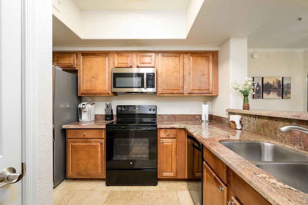 Signature Ii 2 Bedroom Condo