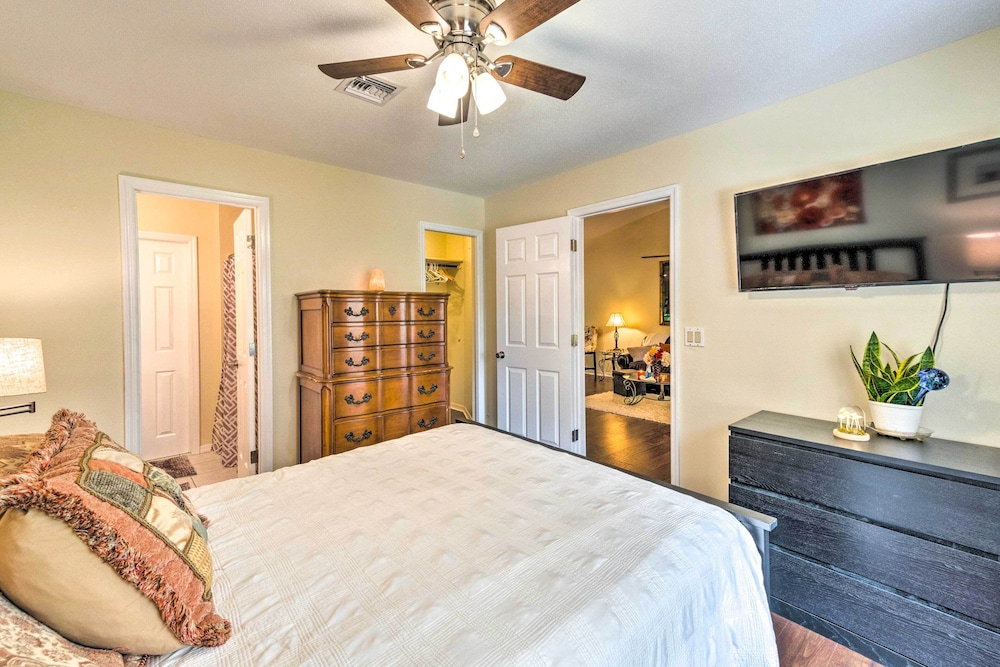 North Port Garden Home: Florida Room, Lanai!