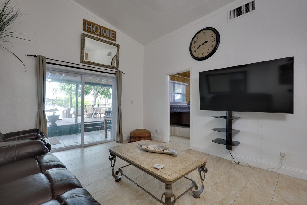 Lakefront Getaway w/ Dock Near Las Olas Beach