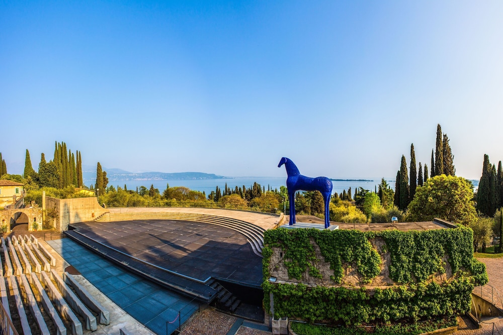 Franka House Fantastic Lake View view 3