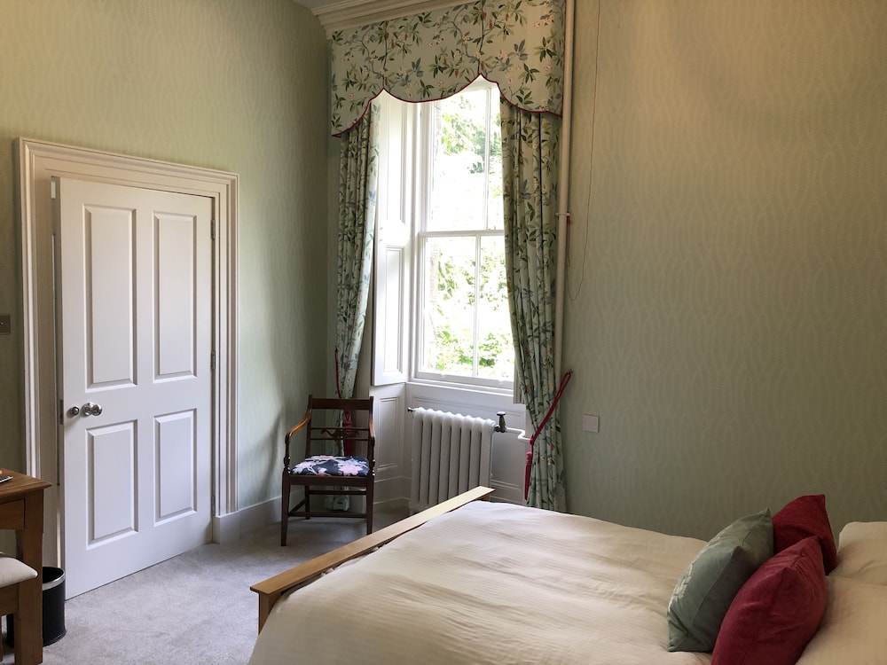 Netherdale House and Coach House