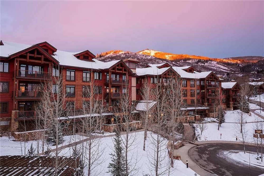5111 Emerald Lodge, Trappeur's Crossing Apartment 2