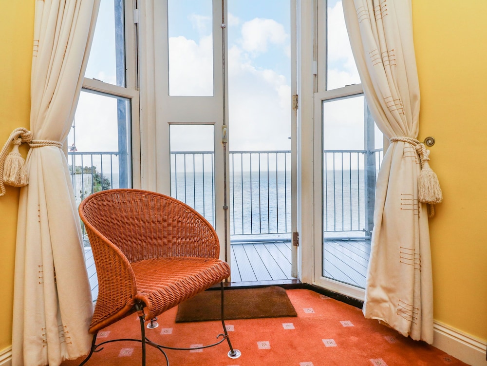 Val's Seaview