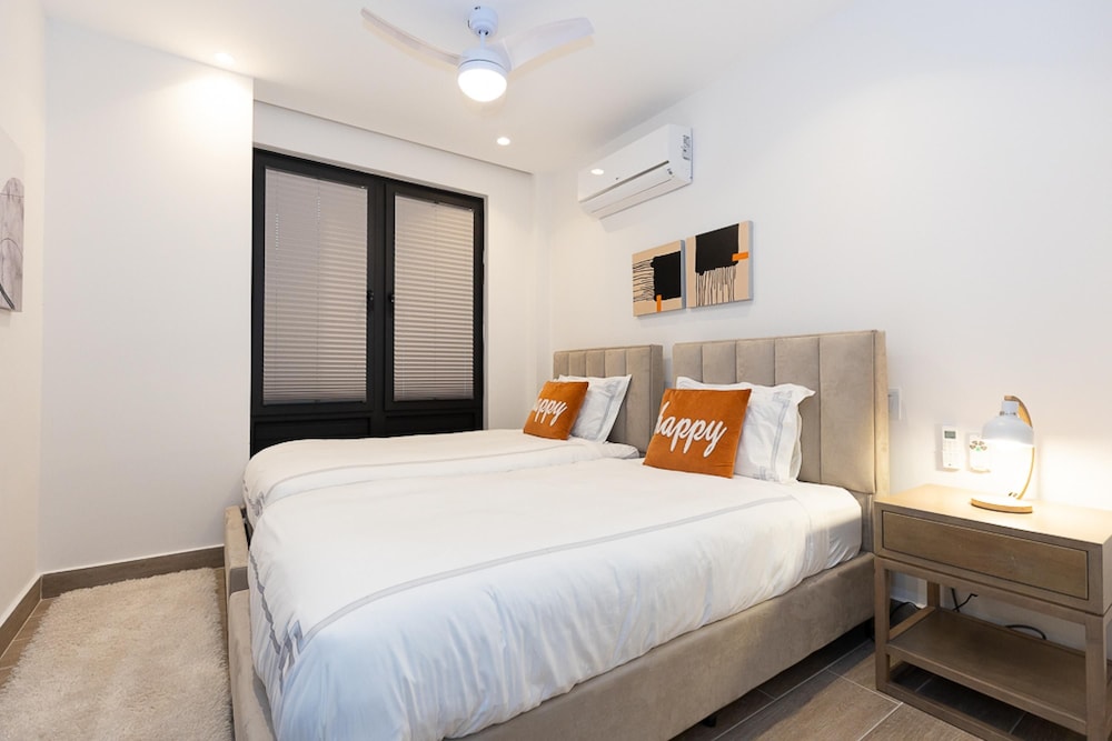 The Elegant Condo by Acomodo