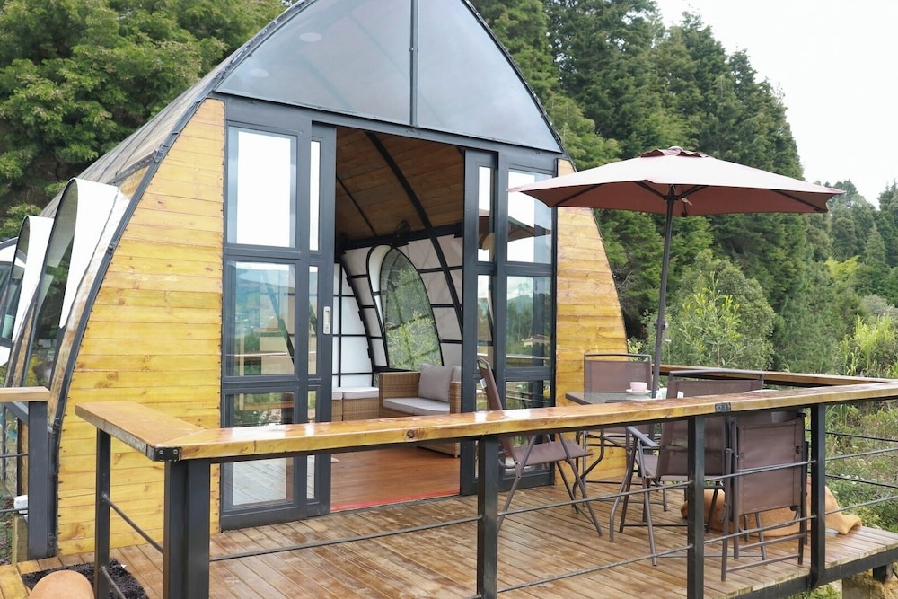 Lakeside Glamping With View, Fire Pit & Hammock