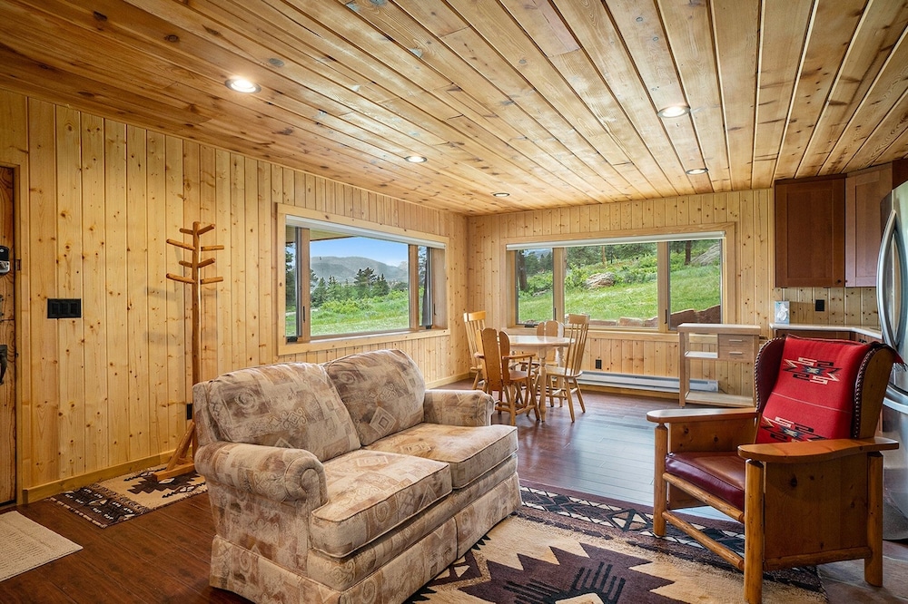 Frontier Mountain Retreat - Monthly Long-term Vacation Rental 30 Days Minimum -- Estes Park 1 Bedroom Apts by RedAwning - Property Image 21
