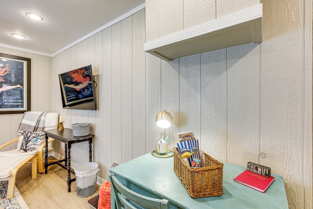 Walk to Empower Field & Sloan Lake: Charming Apt!