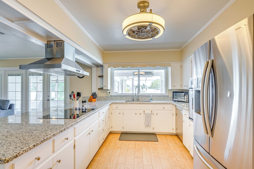 6 Mi to Legoland: Retreat w/ Pool & Fenced Yard