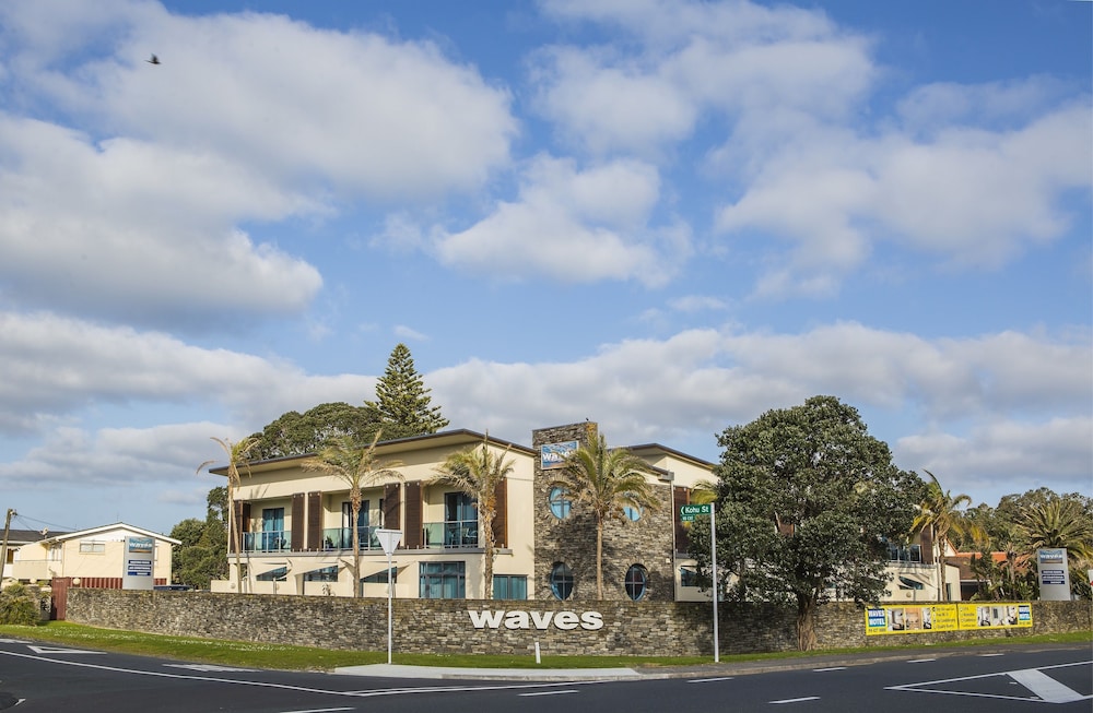 Waves Motel
