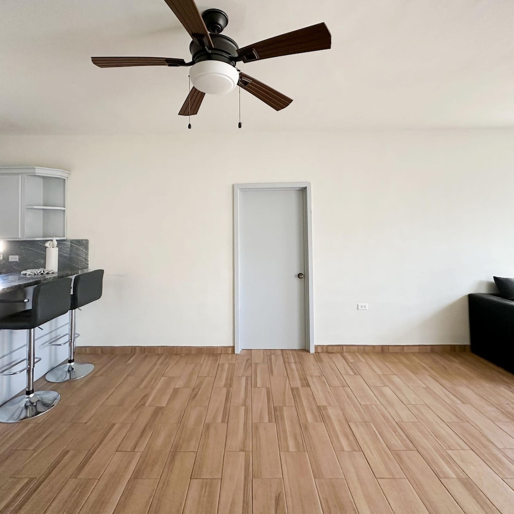 Sleek Downtown Escape With Private Parking