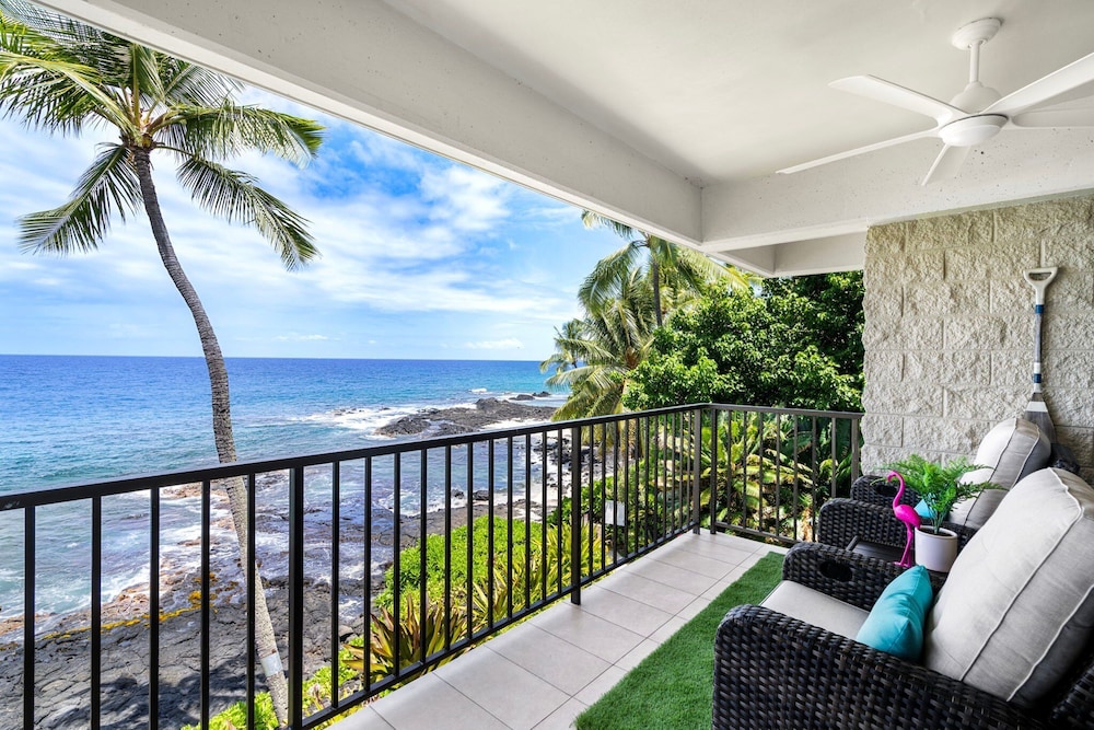 Oceanfront Elegance 2BR w/ Panoramic Views, Pool, Lanai + Concierge - Vrkcv