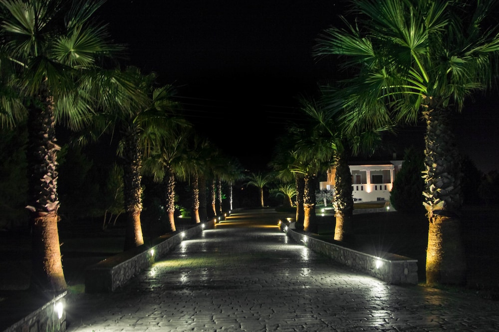Leone Luxury Villas