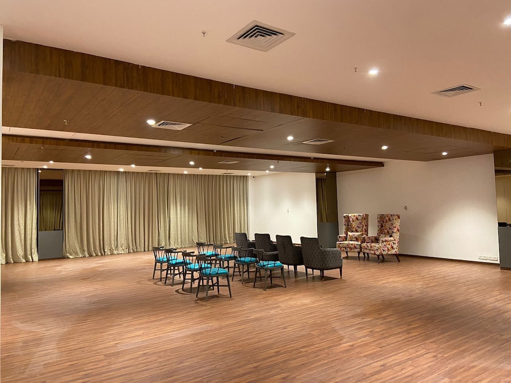 Click Hotel LH Seven Morbi - Property Image 14