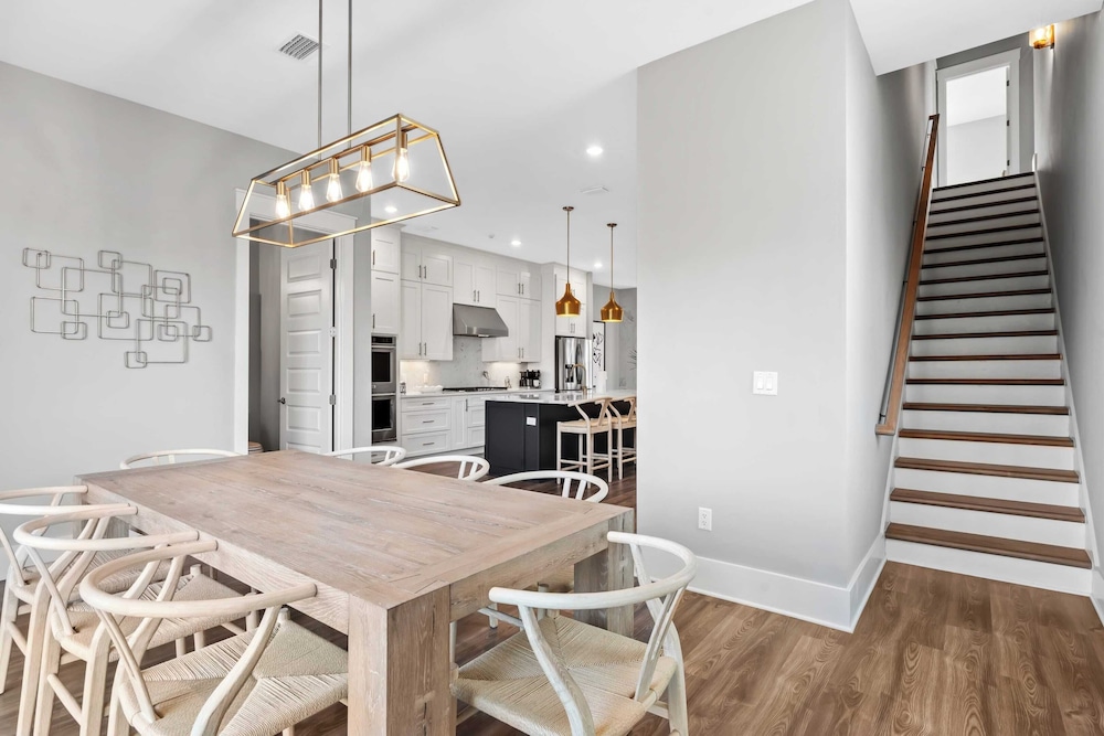 2 Homes in Inlet Beach by Avantstay Sleeps 24, Walk to Beach, Free Golf Cart, Rooftop Decks, Pool Access