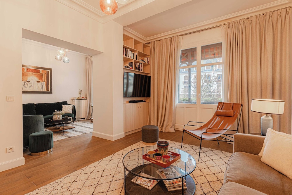 Spacious House - AC- 5br-12p- Deauville