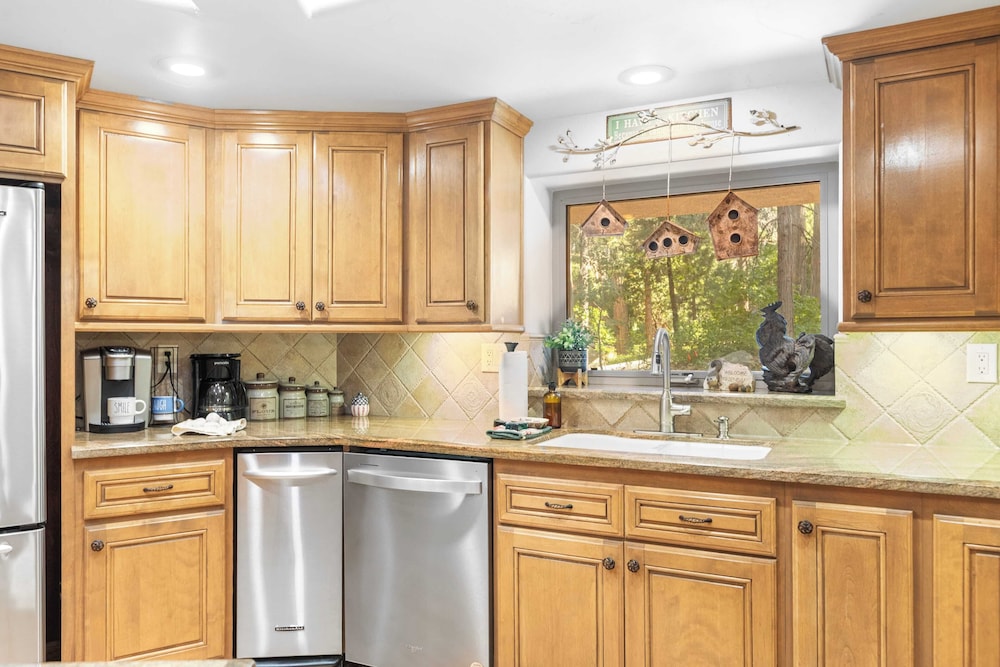 The Fairway Hideaway by Avantstay Game Room, Outdoor Dining & Near Lake Arrowhead