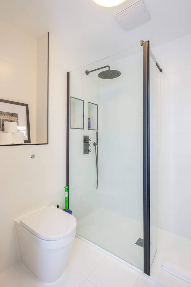 Stylish 1 Bedroom Apartment in Holborn in a Great Location