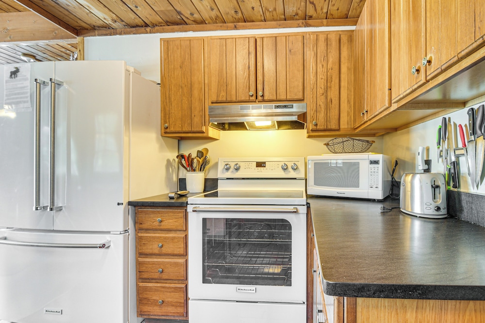 Million-dollar View: Waterfront Cabin in Bridgton!