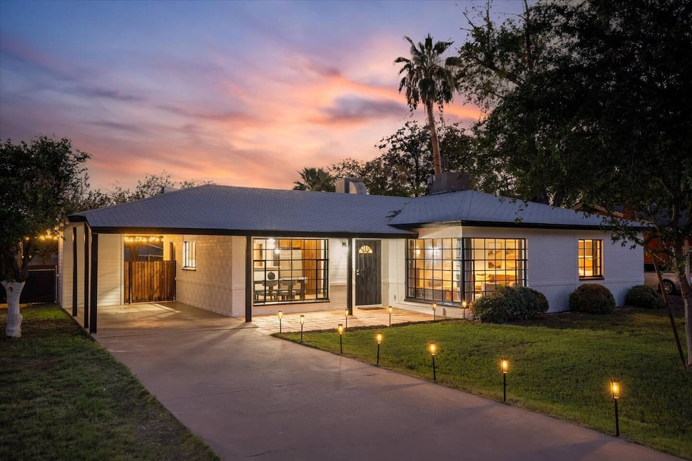 Mid-century Modern Oasis w Calm Backyard Escape