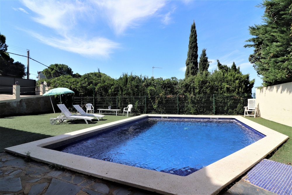 House in Roses With Pool Near La Punta Beach