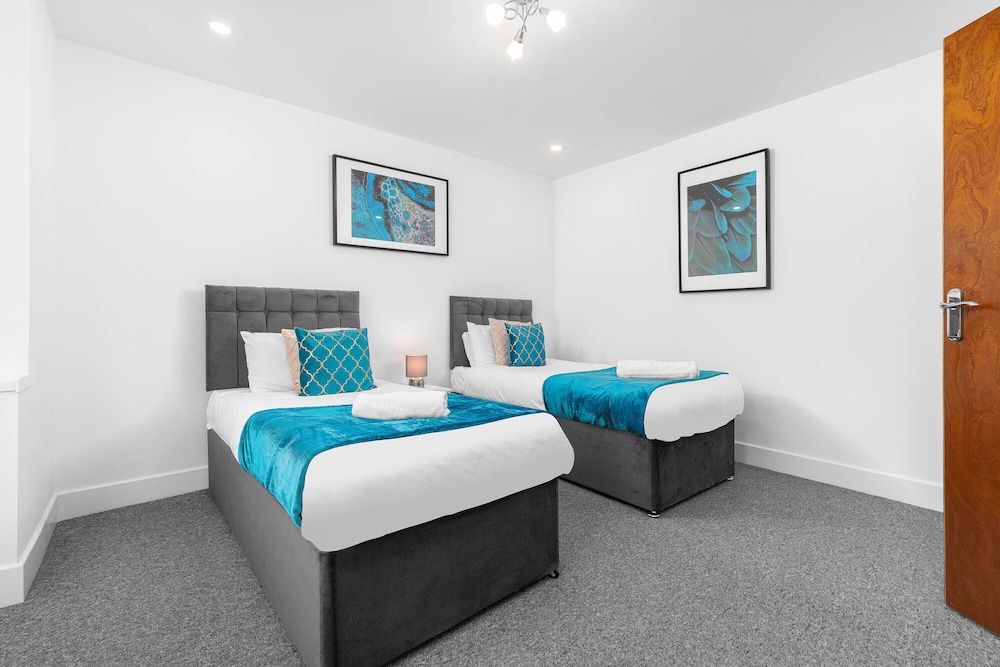 Spacious House With Garden Close to Birmingham City Centre
