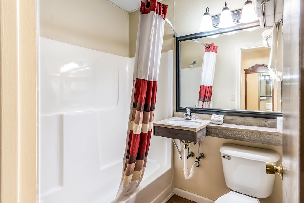 Red Roof Inn  Suites Wapakoneta - Property Image 13
