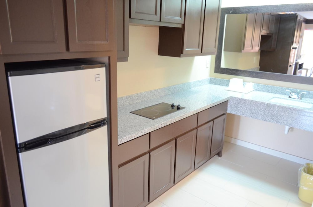 Regency Inn - Property Image 38