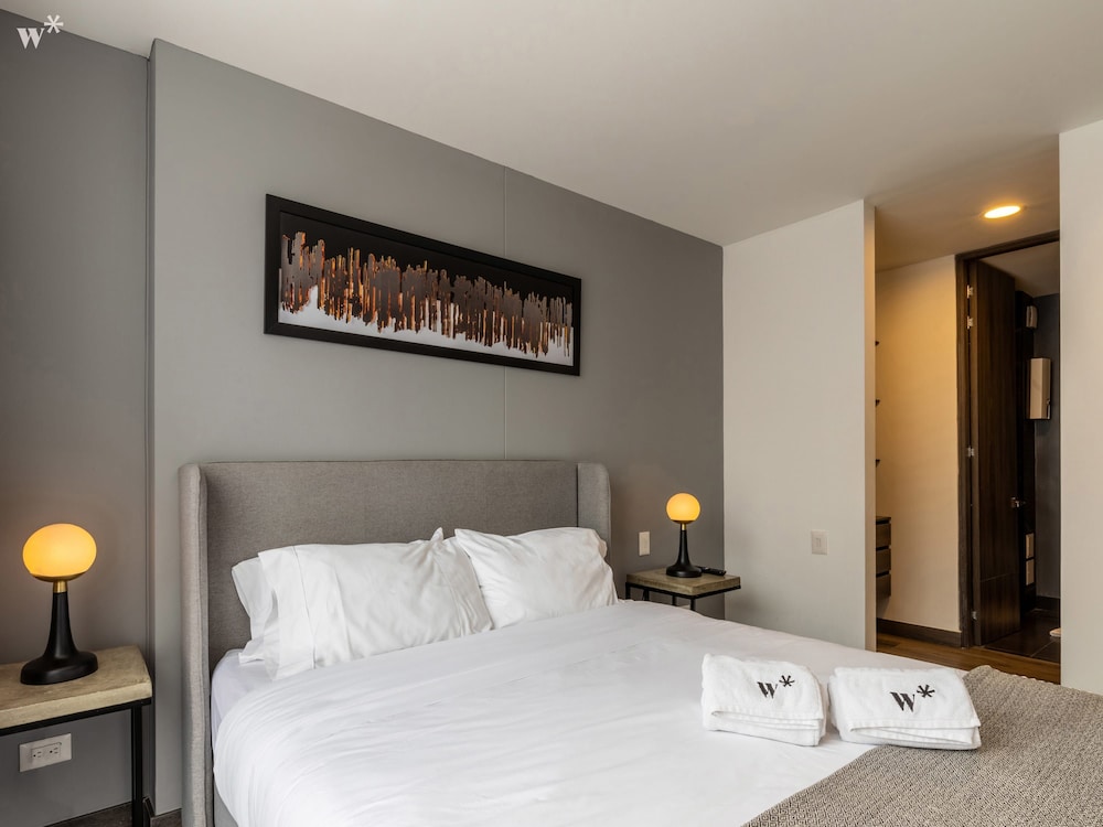 w Modern 2BR in Luxury Building in Chico