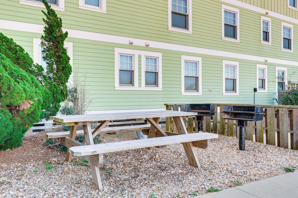 Kill Devil Hills Condo w/ Beach Access On-site! view 4