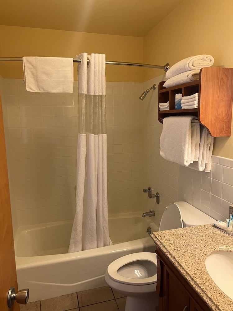 All Star Inn & Suites