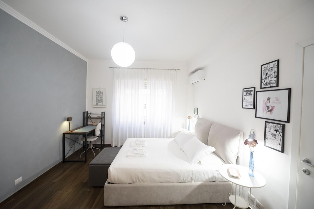 Lovely Design Apartment With Balcony