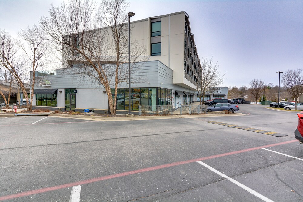 Modern Springfield Apartment ~ 7 Mi to Downtown!