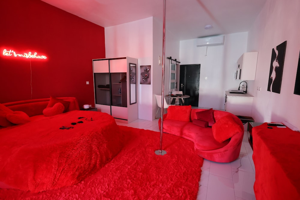PÀRIS Honeymoon Suite