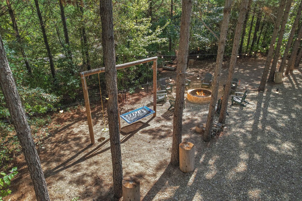Broken Bow Home w/ Hot Tub, Game Room & EV Charger view 5