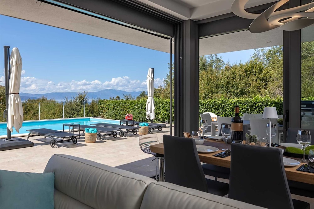Villa Luxor With Heated Pool