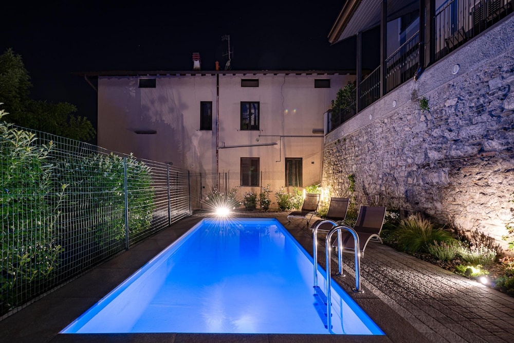 Luxury 2 in Como With 2 Bedrooms and 2 Bathrooms view 5