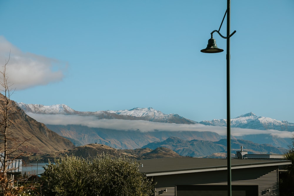 Wanaka Vacations - On The Rocks - Spacious - Property Image 5