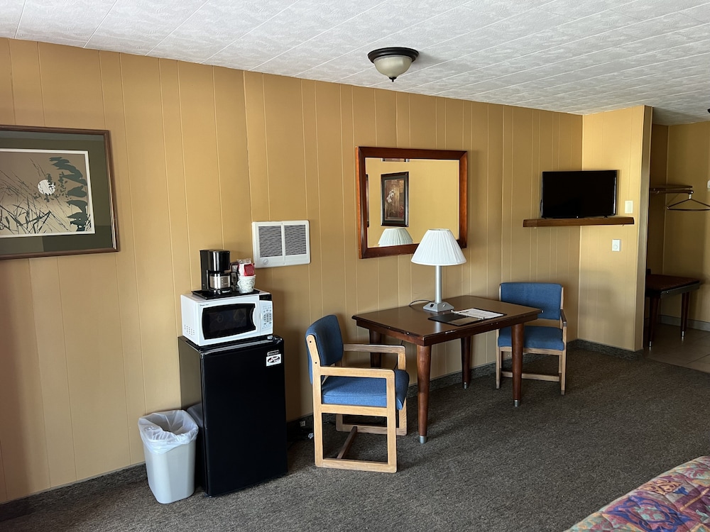 All Star Inn & Suites