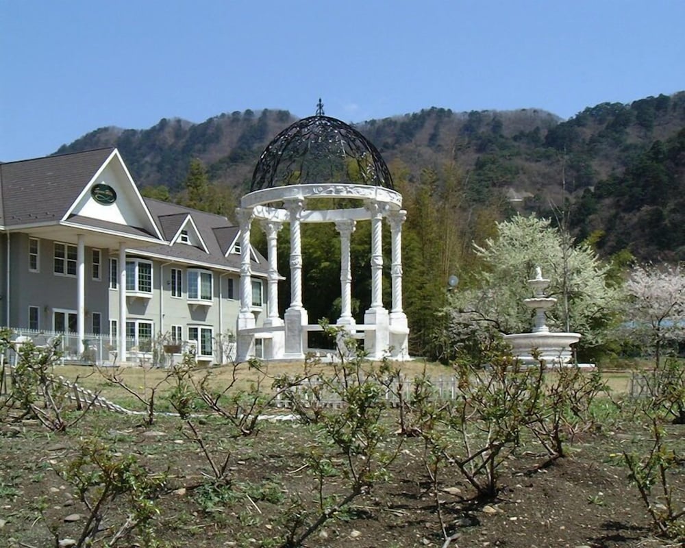 Condominium Square Hills