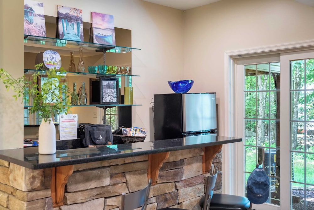 Highland Hideaway by Avantstay Group Poconos Retreat w/ Patio + Game Room