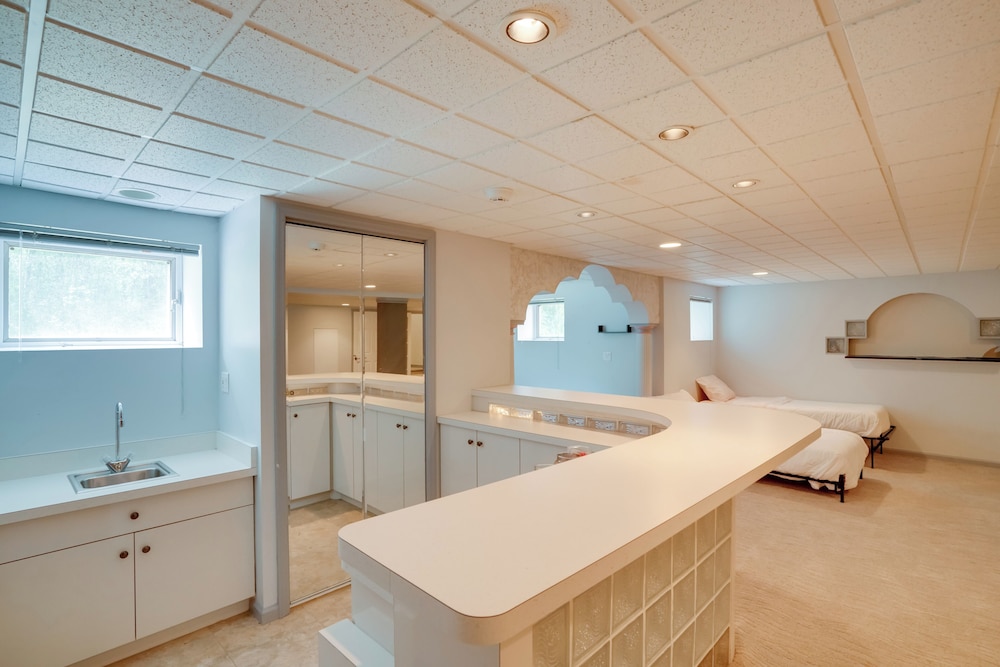 Luxury Mansion Rental w/ Rec Room in Niskayuna!