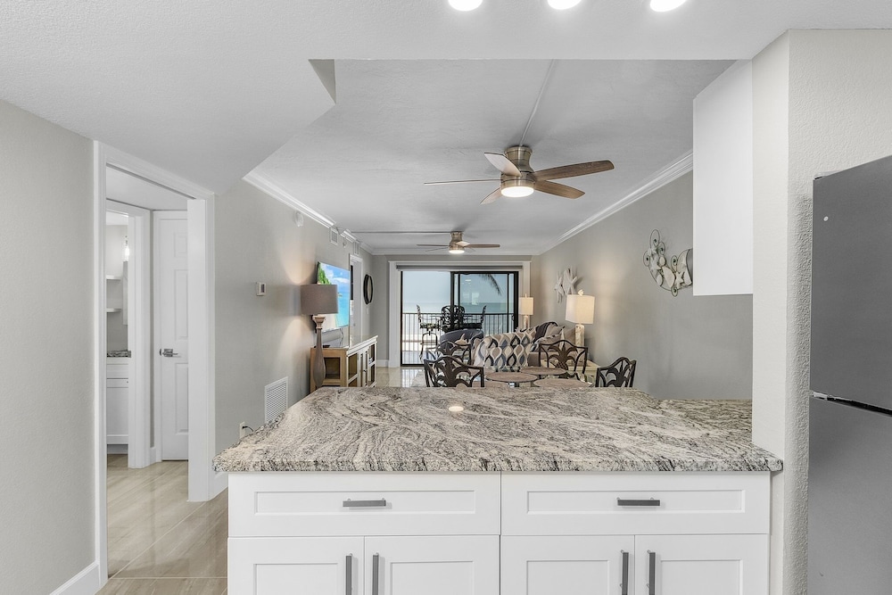 Seaside 108: Oceanview 2br/2ba Condo With Pool, Steps To Beach 2 Bedroom Condo