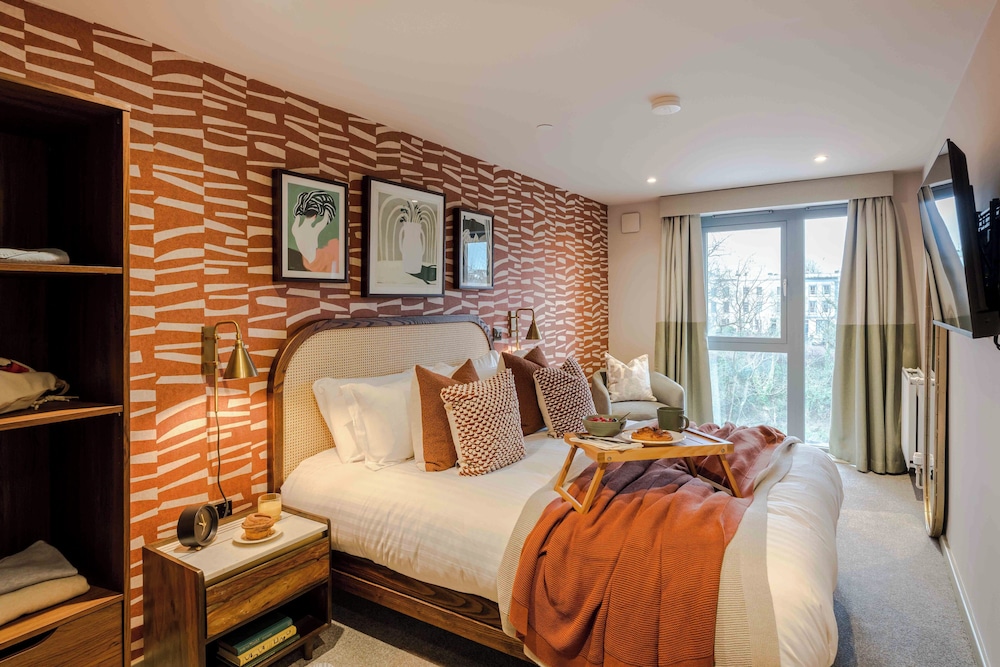 Waterside Living I Luxe Apartments