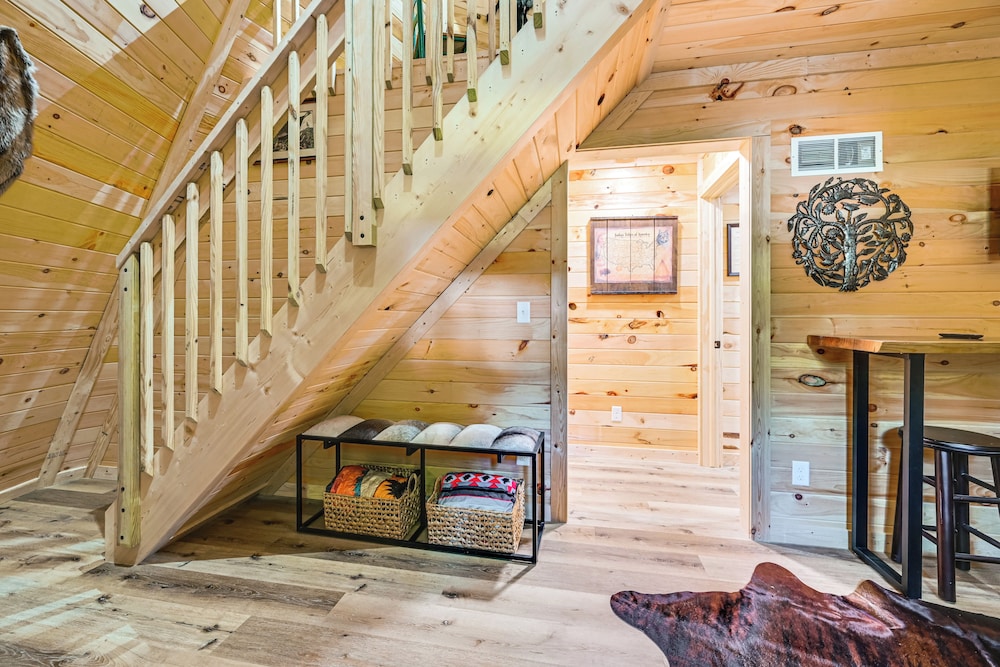 5 Mi to Mammoth Cave NP: Teepee Studio Escape