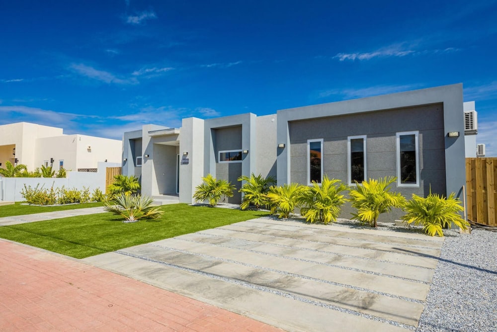 NEW 3BR 3BA Villa w Modern Decor and Private Pool