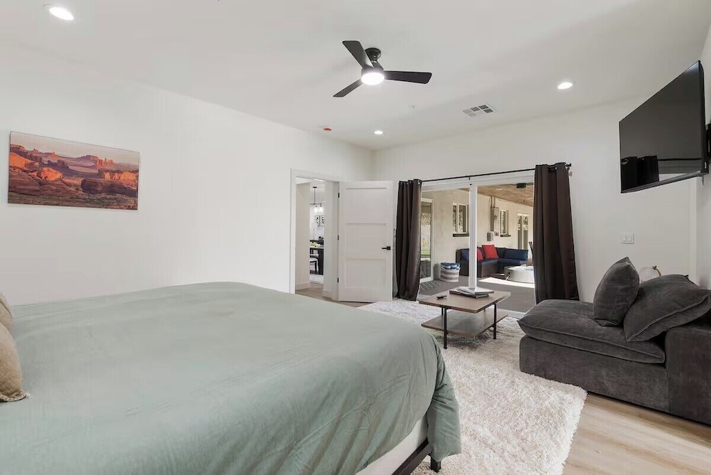 Desert Dream- Retreat with Heated Pool
