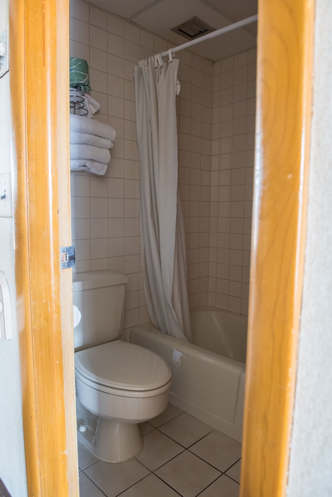 Windjammer Motor Inn